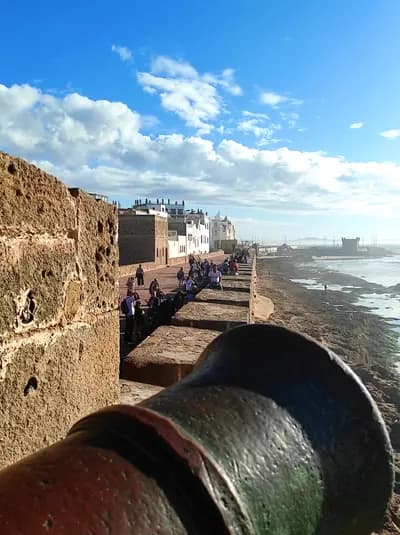 Canon de bronze sur le chemin de ronde de la Skala de la Ville, Essaouira