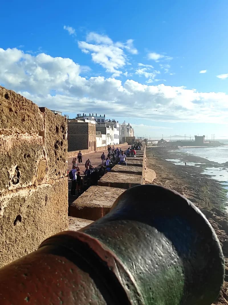 Canon de bronze sur le chemin de ronde de la Skala de la Ville, Essaouira